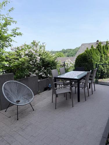Ruhige Ferienwohnung Terrasse Taunusblick Aarbergen in Hohenstein