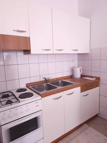 Holiday apartments Pula - 27699 - image 3