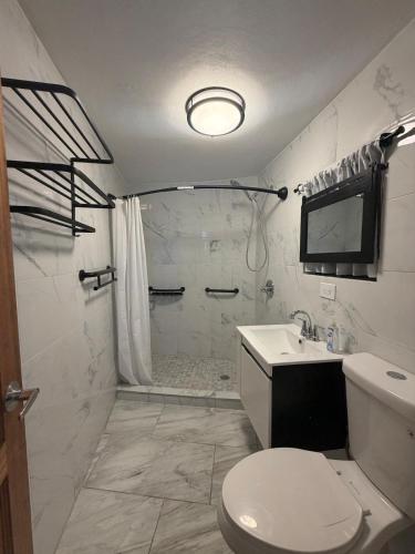 Villadeco Escape, Gated Cottage with Generator in Charlotte Amalie West