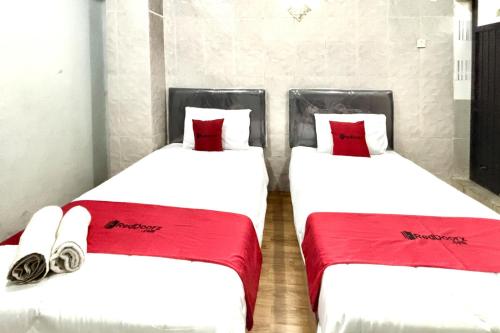 2 twin beds