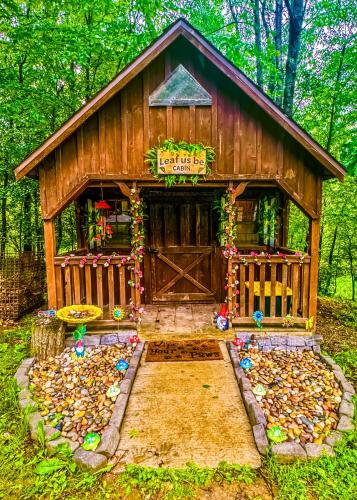 . Fern Hill Retreat - Glamping Experience & Swimming Pond!