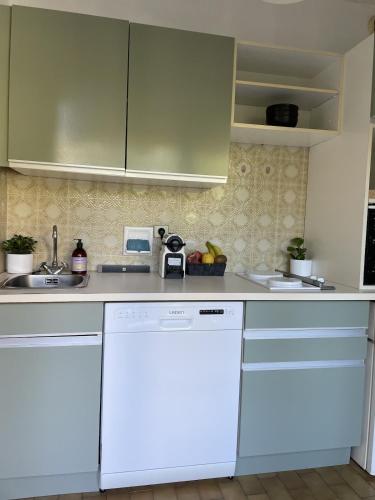 Studio with direct access to the sea - Private parking