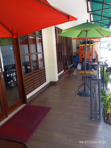 Legenda Beril Hostel near Losari Beach