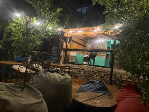 keuken, Trigona Guest House & Hostel in Gjirokaster