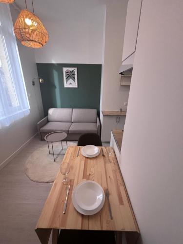 close to Amiens Station