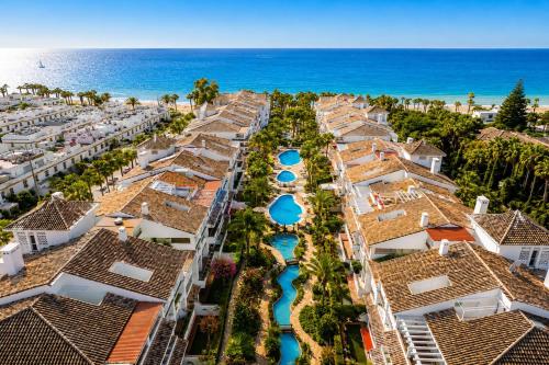 Las Cañas Beach Pool & Direct Beach Access