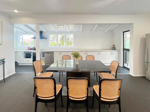 المرافق, Large Family House in New Lynn