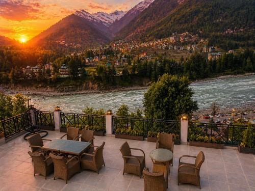 Hotel Hollywood Manali - Scenic River & Mountain View With Premium Rooms Near Mall Road