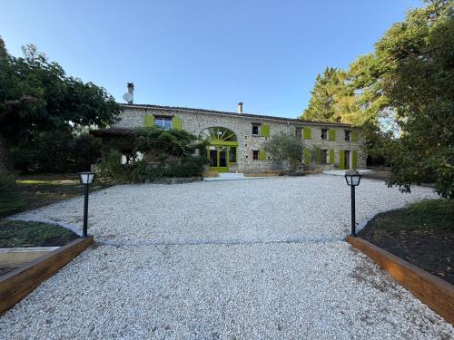 Vista exterior, Domaine La Bellevue - Maison de Charme & Nature in Esclottes