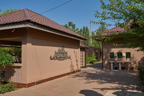 Restorāns, Charos Family Resort in Jusufkona