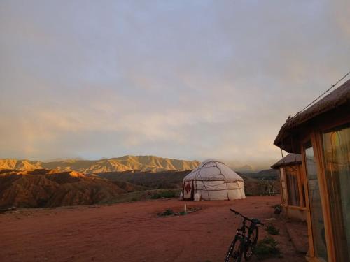 Asman Tör Yurt Camp (Asman Tor Yurt Camp) in Tong