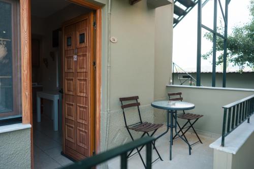 2 bedrooms, 3 beds