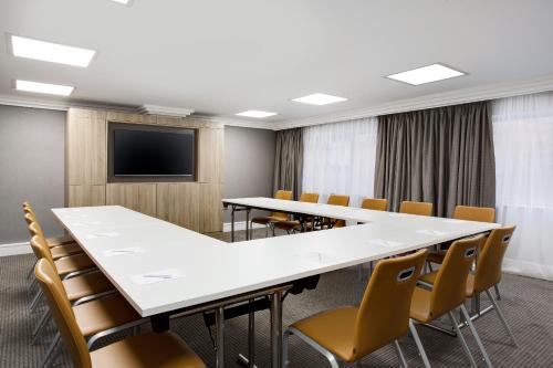 Jurys Inn Hinckley Island - image 10