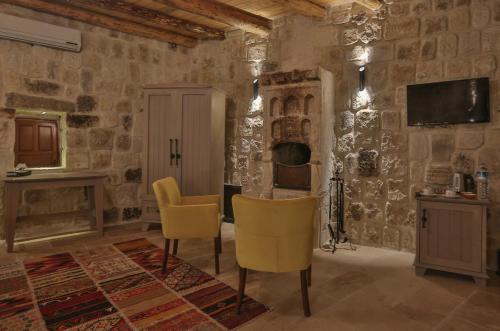 Acropolis Cave Suite