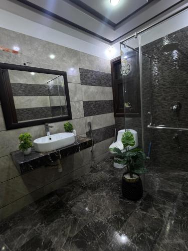 Luxury with Comfort 2bedroom portion - image 4