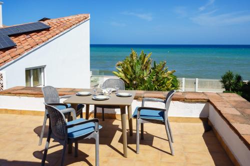Golden Bay beach house by Lica