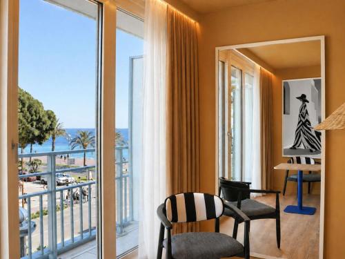 Cameră twin, privilege, vedere la grădină, vedere la mare, balcon