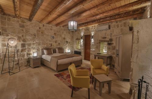 Acropolis Cave Suite