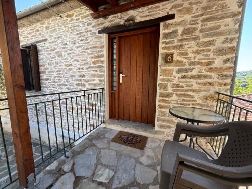 Vista exterior, Tsagarakis Studios in Kamena Vourla