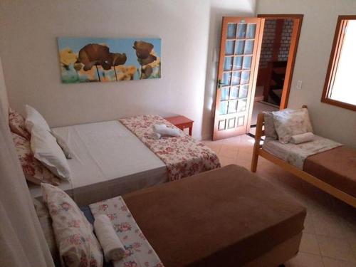 1 queen bed, 2 twin beds