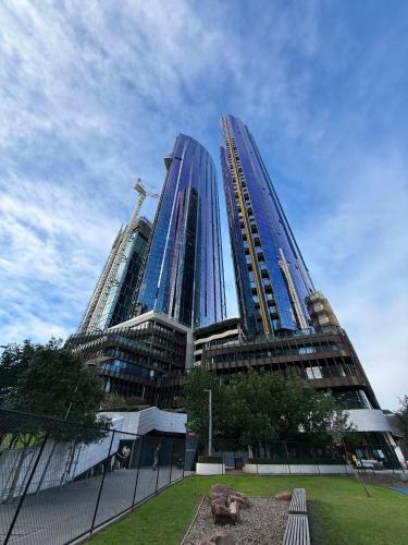 Spacious and cosy 2 bedroom 2 bathroom apartment in the heart of Southbank
