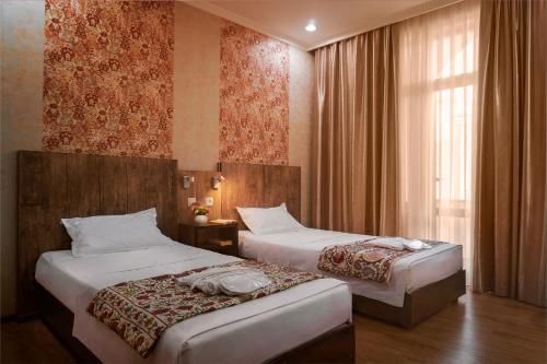 2 twin beds