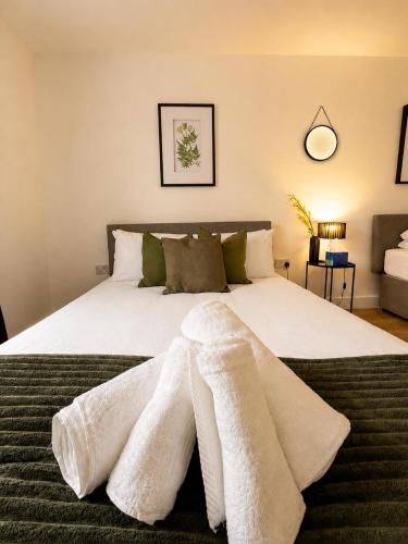 Garden Relaxation, Fast City Centre Access, Secure Free Parking in 戴布魯克