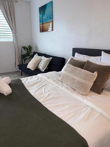 Island Breeze Studio A Coastal Arecibo Retreat