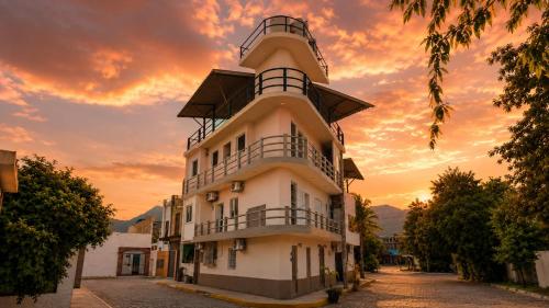 Polly's Home Boutique GuestHouse & Private Suites in Aralias