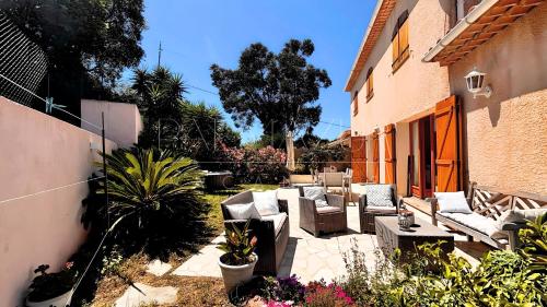 Oprema, Villa Mitoyenne authentique avec Jacuzzi et Jardin - PALMAZUR VACANCES in Mandelieu-la-Napoule Center