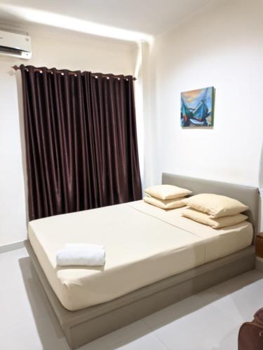 Legenda Beril Hostel near Losari Beach