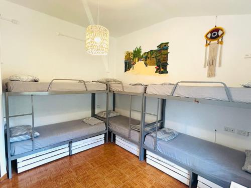 1 bunk bed