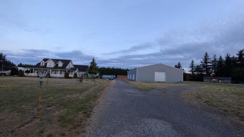 Peaceful Private Room & Bath with AC, Mountain View