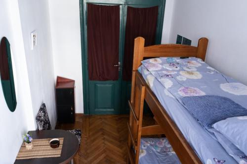 1 bunk bed