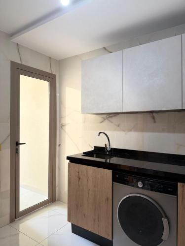 modern 3 BR Kasr Marjan - image 3