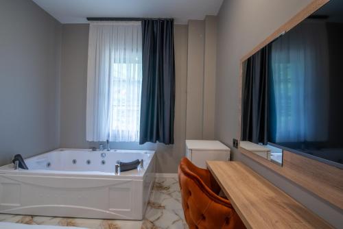 Karstais baseins, Demirkapı Otel in Demirkapı