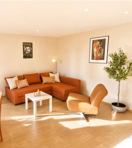 Great flat! 12 minute walk from train station and Palais