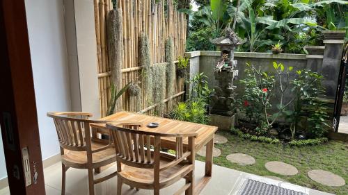 D'Kusuma House Sidemen in Sidemen
