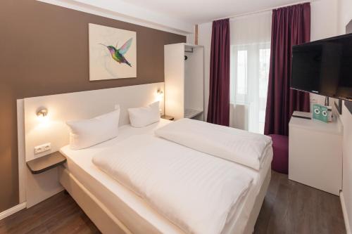 Hotel West - image 4
