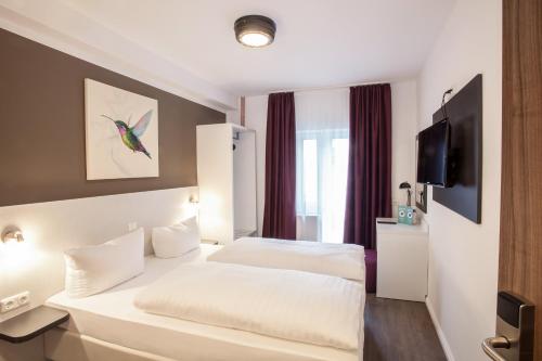 Hotel West - image 5