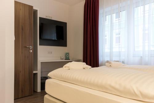 Hotel West - image 8