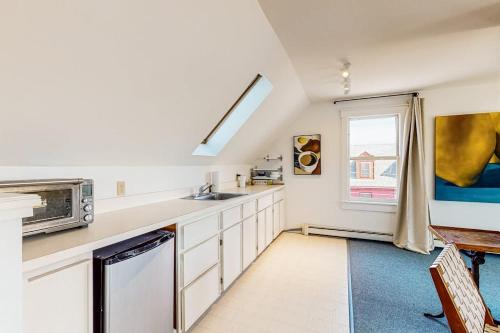 köök, Sweeping Sheepscot River views in newly renovated 200 year old Wiscasset home in Wiscasset