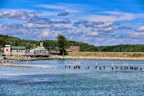 rand, Lovely studio w/full kitchen/free WiFi- next to river/antique shops/restaurants in Wiscasset
