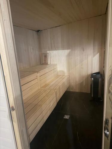 Sauna, Paralia in Zovuni