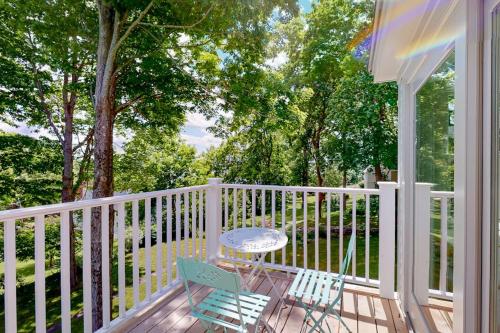 Rõdu/terrass, Beautiful home with Ping-Pong, fast WiFi & W/D - walk to dining in Wiscasset