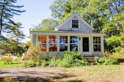 Charming Bayview Cottage with Deck, Firepit, Garden - 200