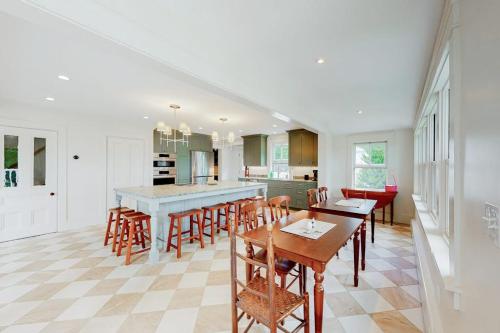 Seadmed, Beautiful home with Ping-Pong, fast WiFi & W/D - walk to dining in Wiscasset