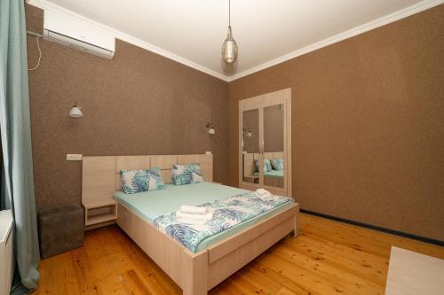 2 queen beds