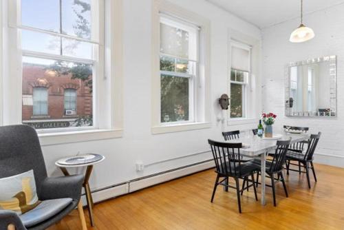 Iekārtas, Rockland Central Loft, heart of downtown in Rockland (ME)