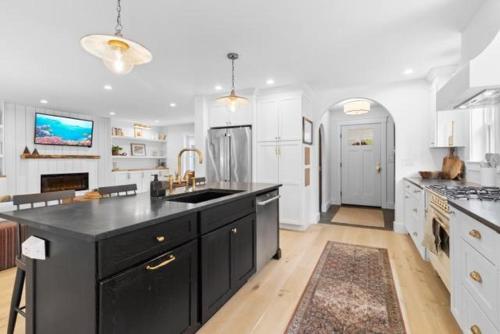 Konyha, Birch Tree Retreat, 6-bedroom family getaway spot in South Thomaston